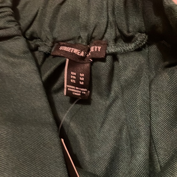 Pleated Mini - Picture 2 of 3